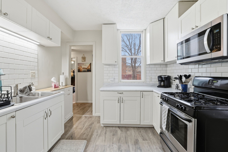 Private kitchen 5, The Mint Manor Cozy 4BR Near Downtown St Paul, Ramsey