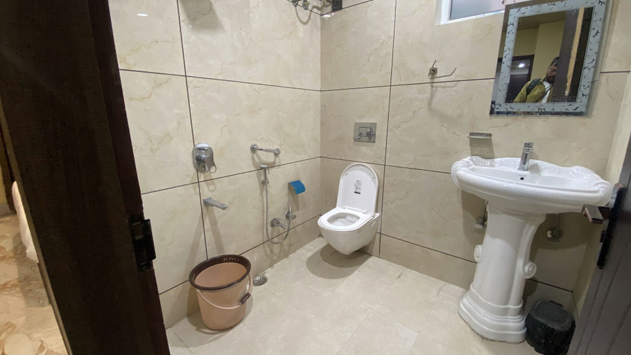 Bathroom 3, Strawbell Residency By YatriMap, Garhwal