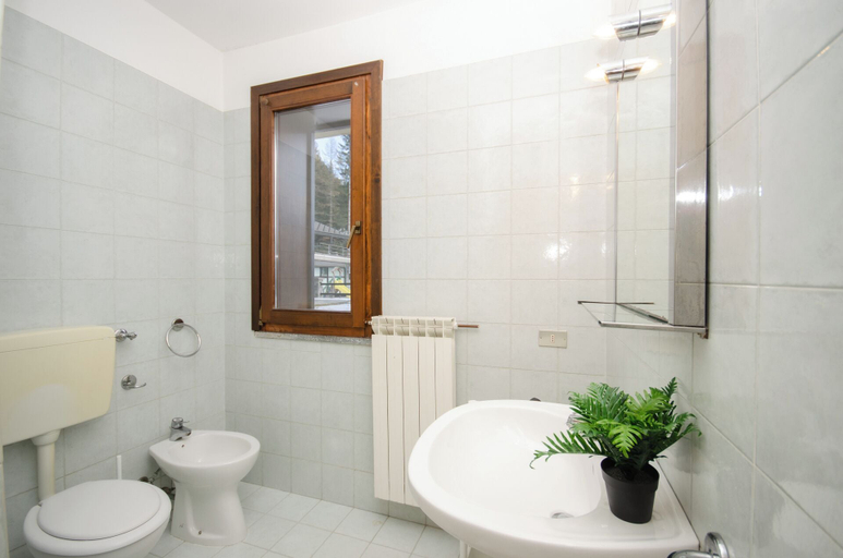 Bathroom 4, Rifugio Genzianella, Verbano-Cusio-Ossola