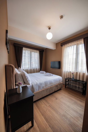 Room 3, Servi House, Merkez