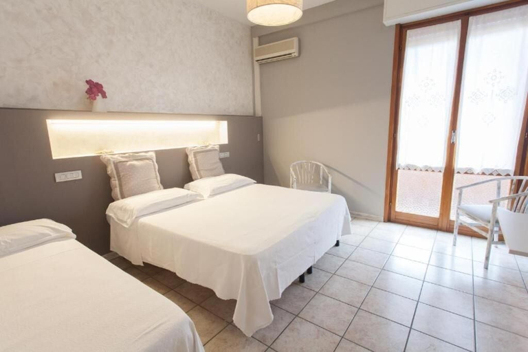 Bedroom 2, Hotel Roma, Parma