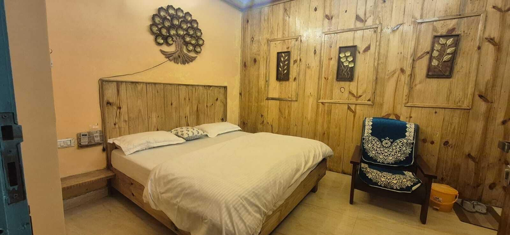Room 5, Ashok villa, Sirohi