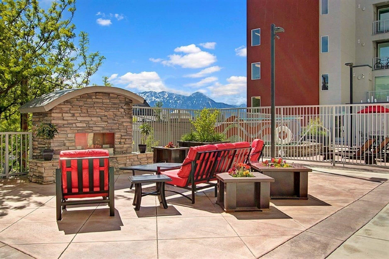 Terrace/patio 3, Spacious 2-Bedroom Urban Oasis, Salt Lake