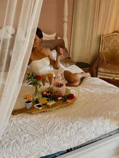 Bedroom 3, Esmaralda's House of Love, Palermo