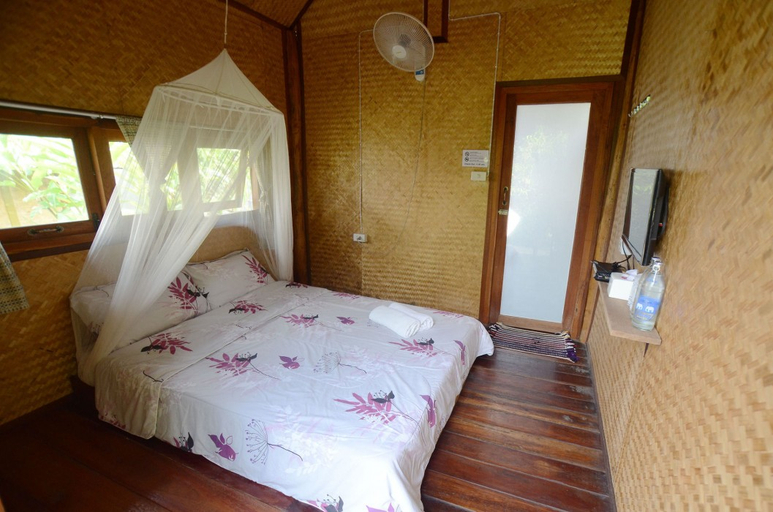 Bedroom 2, Prilpai Guesthouse, Pai