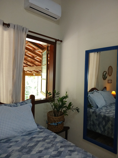 Room 2, Entre àrvores, Parati