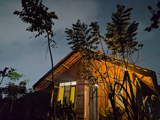 Garden view, OZ Cabin by Farmstay Managel, Cianjur