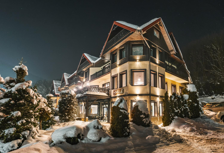 Exterior & Views