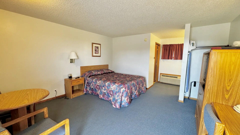 Room 1, North Winds Lodge LLC, Bowman