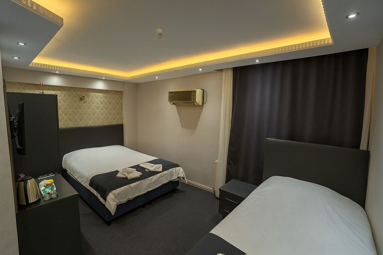Room 3, Grand Sezgin Hotel, Fatih