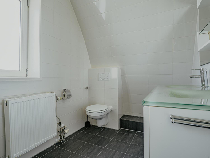 Bathroom 3, Seaside Stay in Egmond, Bergen