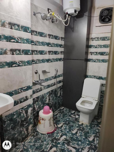 Bathroom 3, Hotel Vikrant, Deoghar