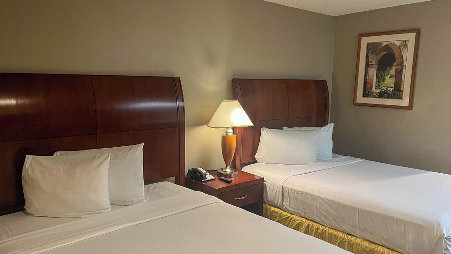 Room 3, STUDIO 6 Victorville Green Tree Blvd, San Bernardino