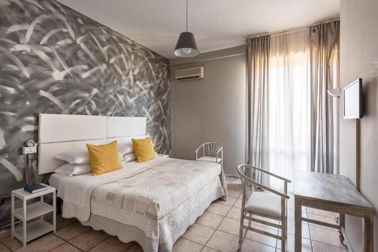 Bedroom 3, Hotel Roma, Parma