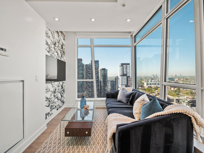 Living area 2, The Kingsmont Suites, Toronto