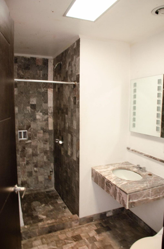 Bathroom, O'Puente Hotel San Juan del Rio, San Juan del Río