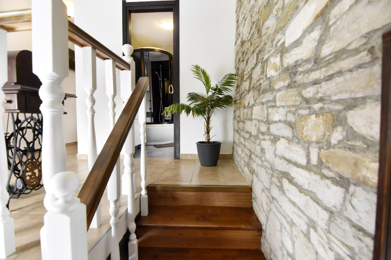 4, Villa with private pool and garden retreat, Grožnjan
