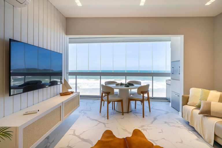 Living area 2, Duplex Alto Padrão Frente Mar c Piscina, Bombinhas