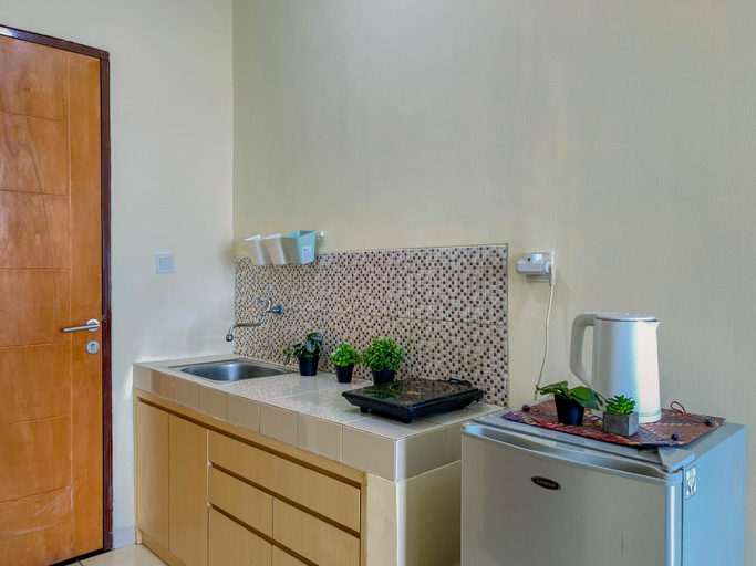 Others 2, Compact Studio at Dave Apartment By Travelio, Depok