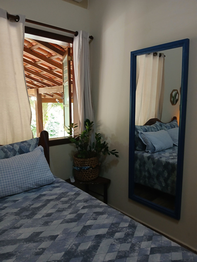 Room 4, Entre àrvores, Parati