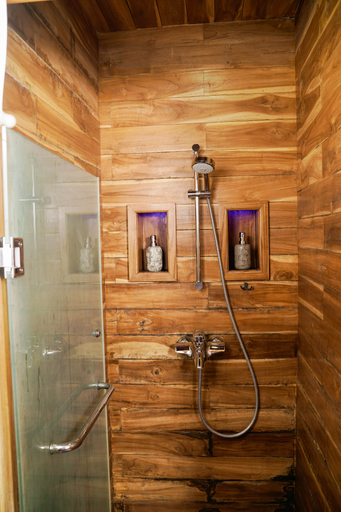 Bathroom 4, Pondanu Cabins By The Lake, Tabanan