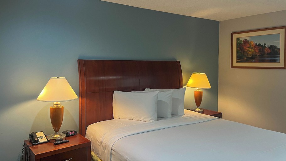 Room 4, STUDIO 6 Victorville Green Tree Blvd, San Bernardino