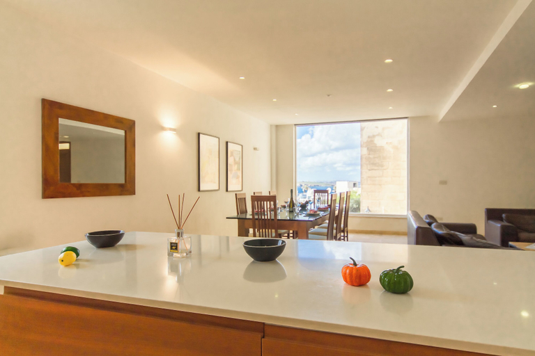 Dining 5, Seaview Pool Dolmen Apt St Paul's Bay, Saint Paul's Bay