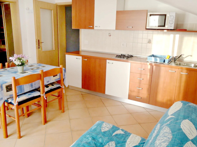 Kitchen 5, Apartment with terrace and garden access, Umag