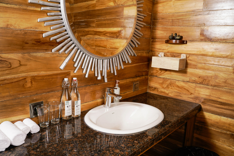 Bathroom 4, Pondanu Cabins By The Lake, Tabanan