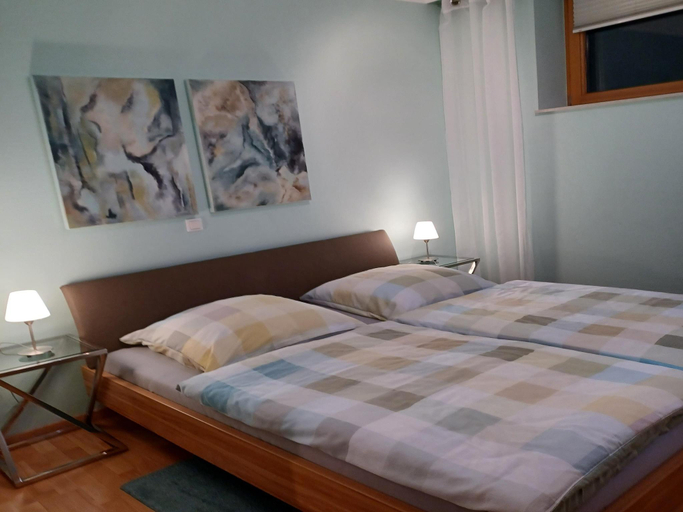 Bedroom 2, charmante Erdgeschosswohnung in Daun, Vulkaneifel