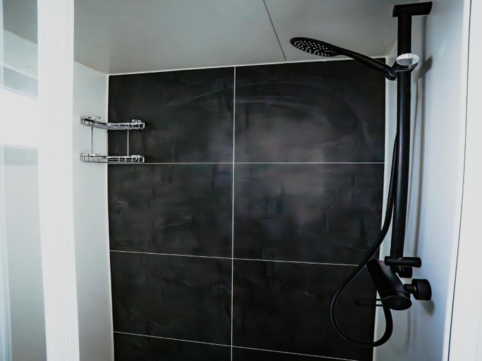 Bathroom 3, Luxury Houseboat Getaway, Uitgeest