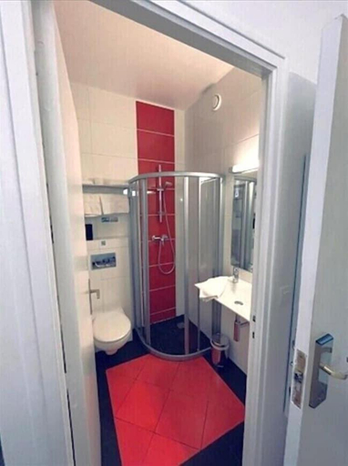 Bathroom 4, Hotel Quic en Groigne, Ille-et-Vilaine