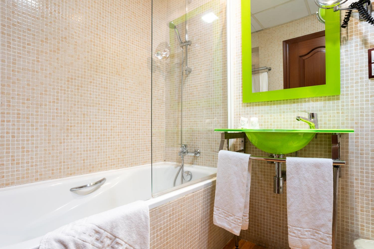 Bathroom 4, Tibur, Zaragoza