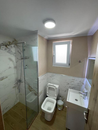 Bathroom 3, Resol Hotel, Sarandës