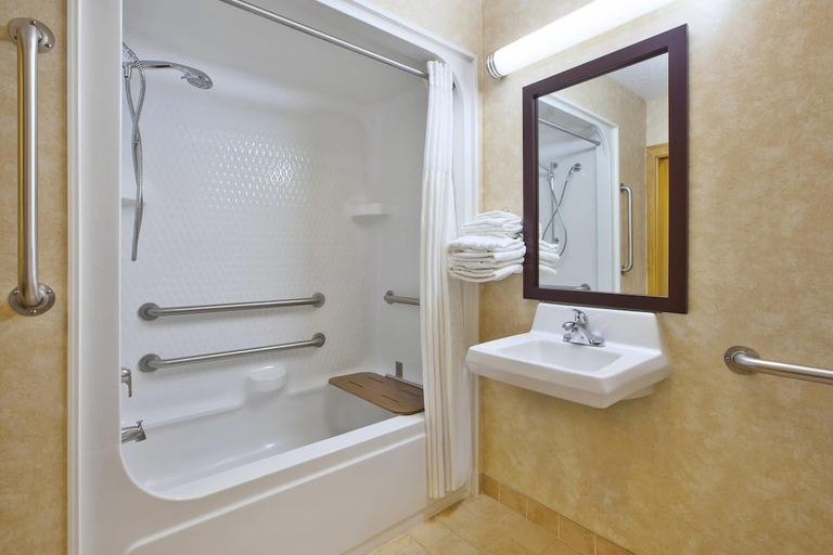 Bathroom 3, Quality Inn Marshall, Calhoun