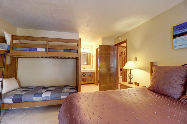 Room 3, Ten Mile Haus A-6 2br 2ba 2 Bedroom Condo, Summit