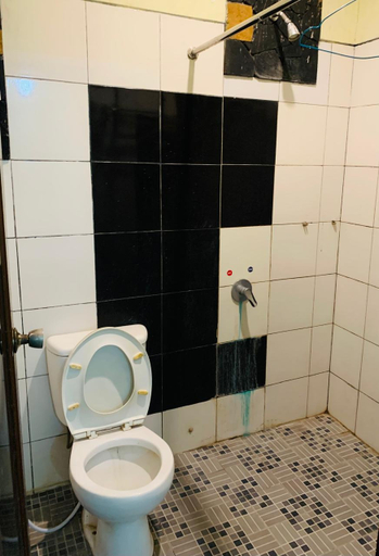 Bathroom 3, Casa De Palagan, Sleman