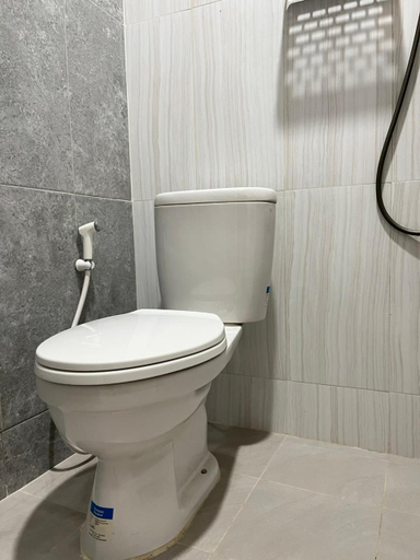 Bathroom 5, Tugustay Malioboro by DoorKost, Yogyakarta