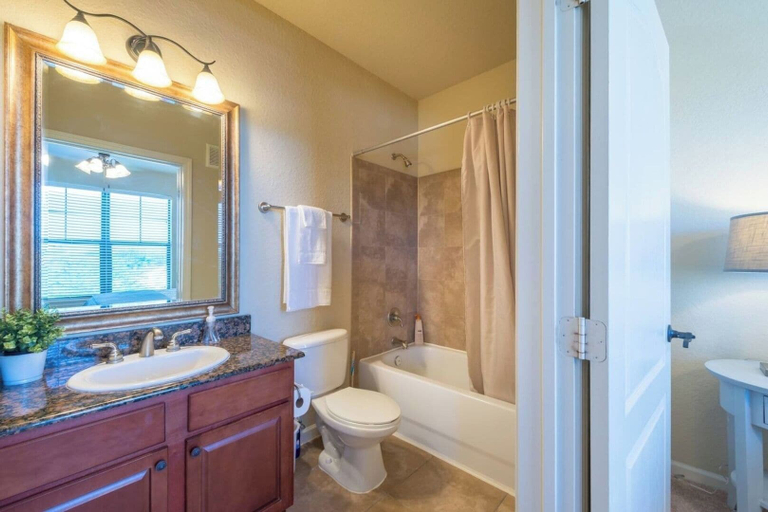Bathroom 4, Bright 3BR Resort Condo Near Disney + Pools, Polk