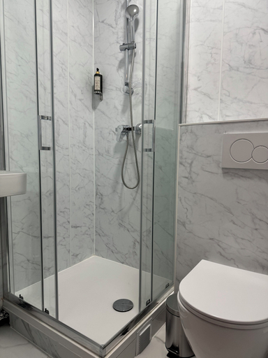 Bathroom 5, Hôtel Montmartre, Paris