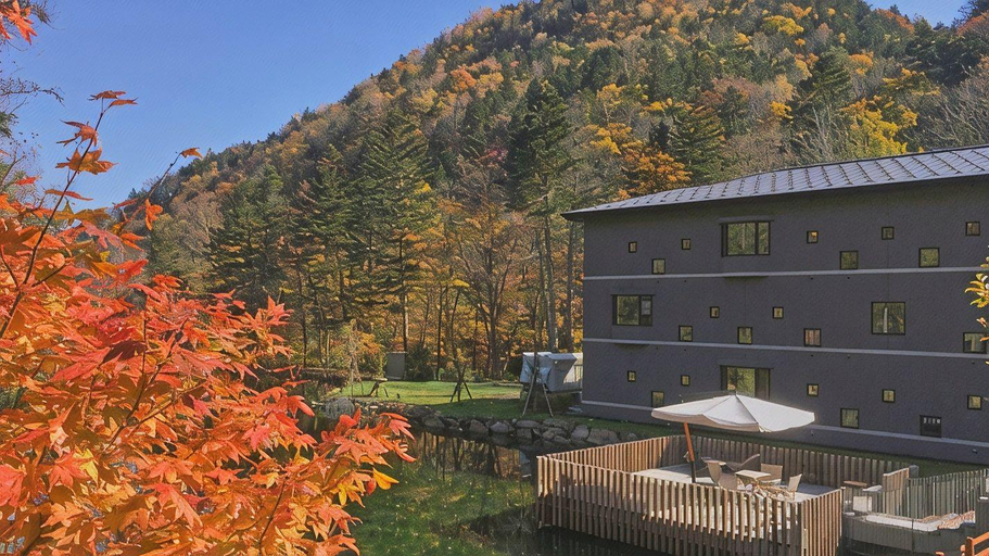Exterior & Views