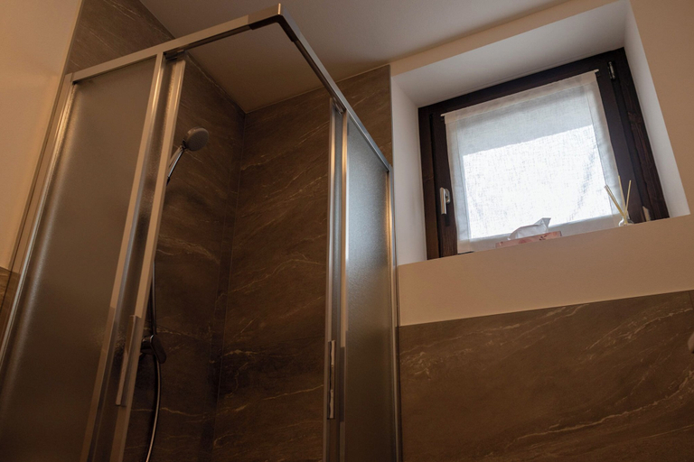 Bathroom 3, Casa da Normi, Sondrio