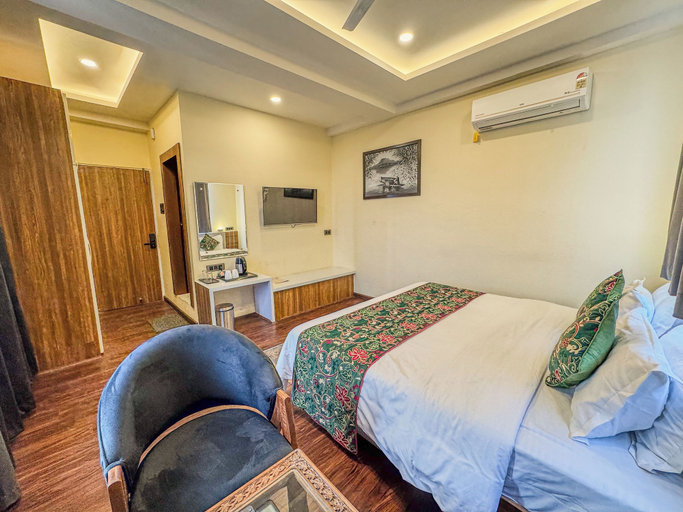 Room 3, Lake Serenade, Srinagar