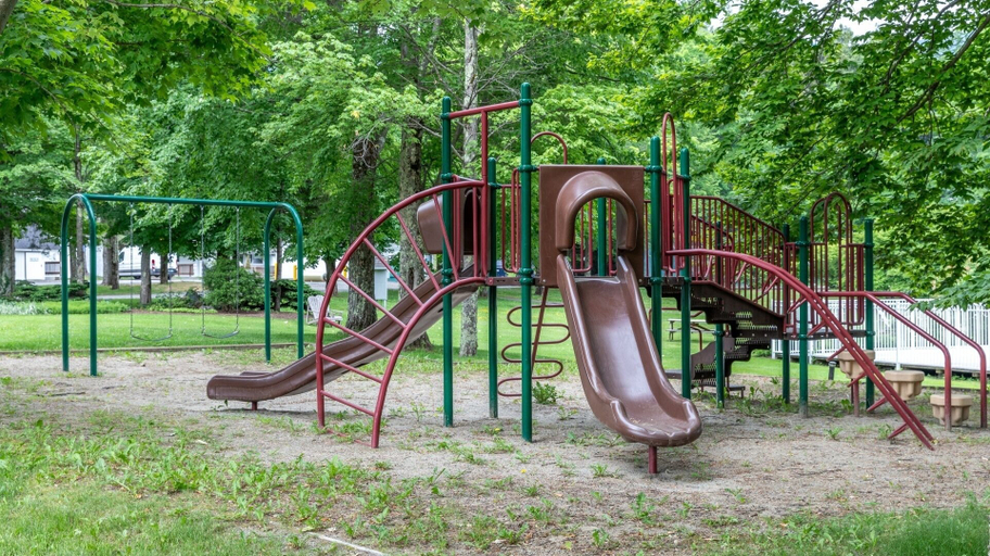 Children's area, Bridges 76 2 Bedroom Condo, Washington