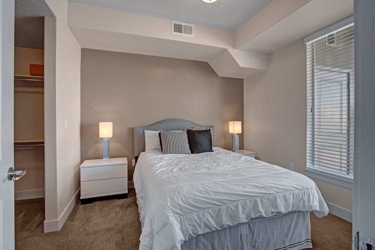 Room 4, Spacious 2-Bedroom Urban Oasis, Salt Lake
