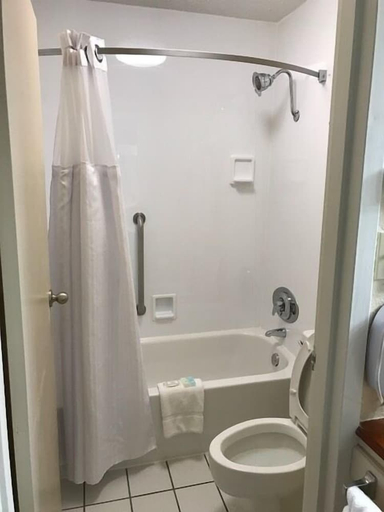 Bathroom 4, Clarion Inn Morgan City, Saint Mary