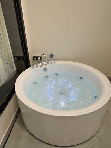 Bathtub
