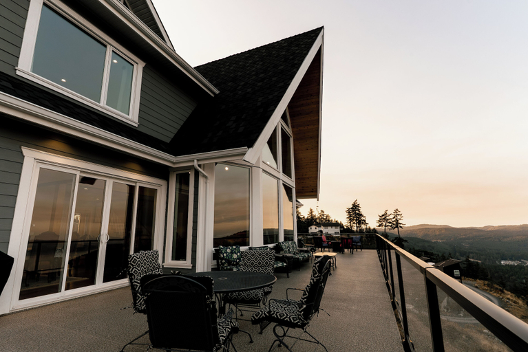 Exterior 2, Blue Horizon Mountain Retreat B&B, Capital