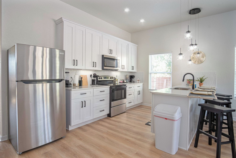 Private kitchen 5, Pristine 3 BR/ 2BA Abode Close to Lovely Downtown!, Bexar