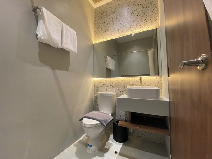 Bathroom, D Capstone, Batam